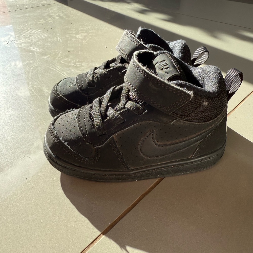 Nike court borough low BLACK